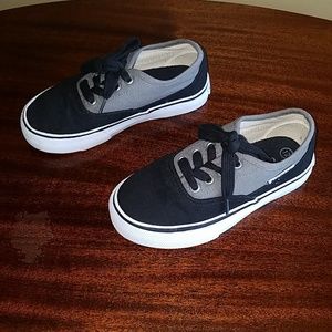 Airwalk canvas shoes